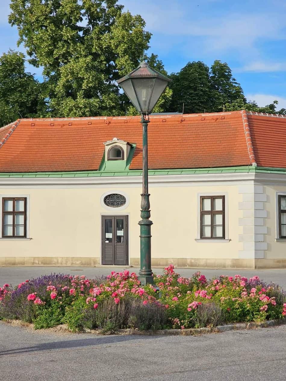 Hetzendorf Palace — 3