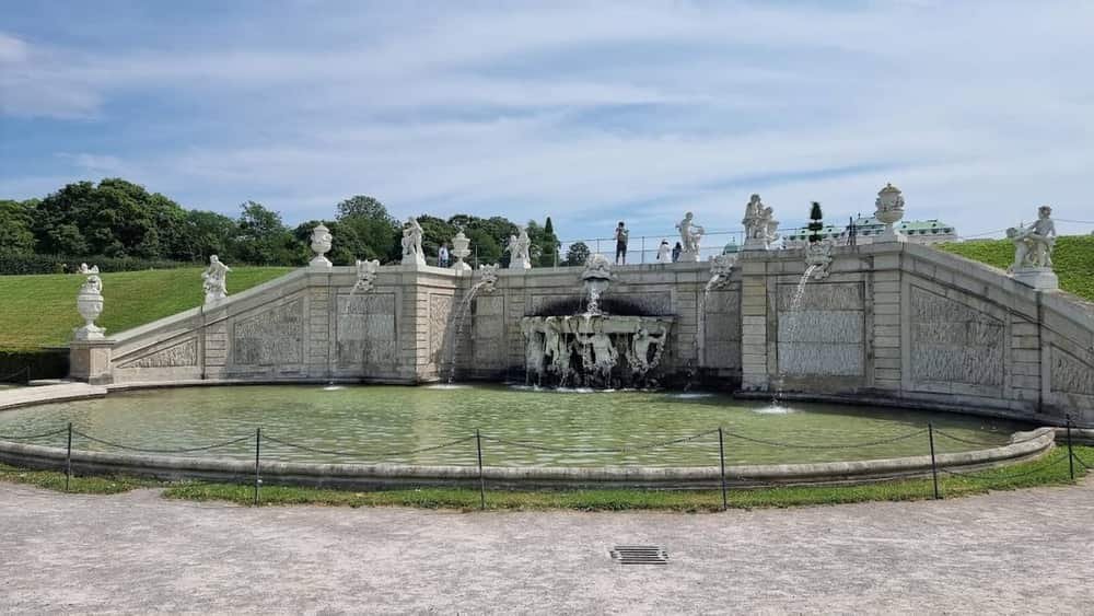 Kaskadenbrunnen — 3