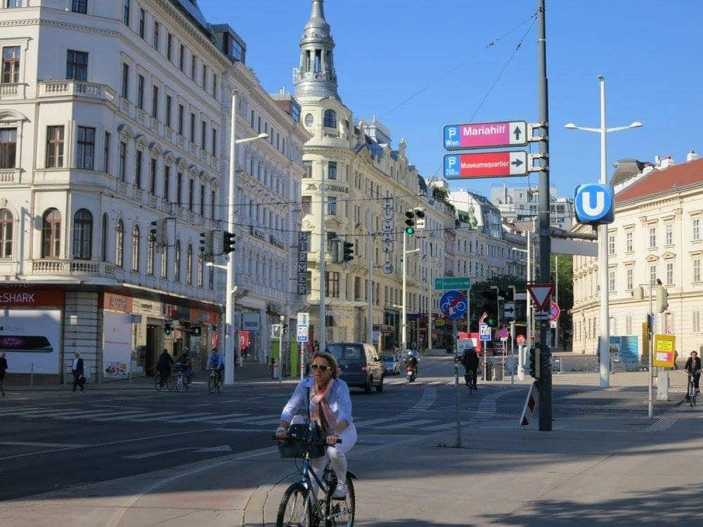 Mariahilfer Straße — 2