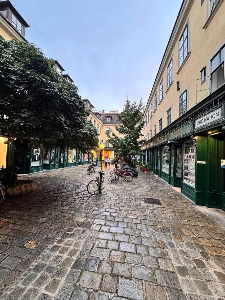 Mariahilfer Straße — 3