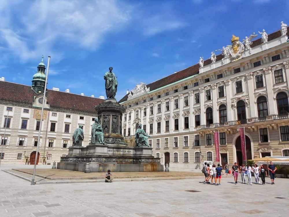 Neue Burg — 3