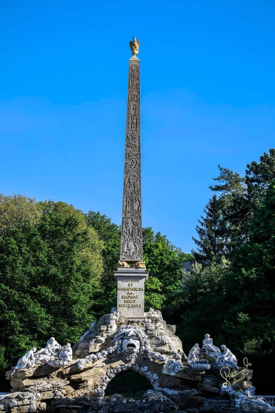 Obelisk Fountain