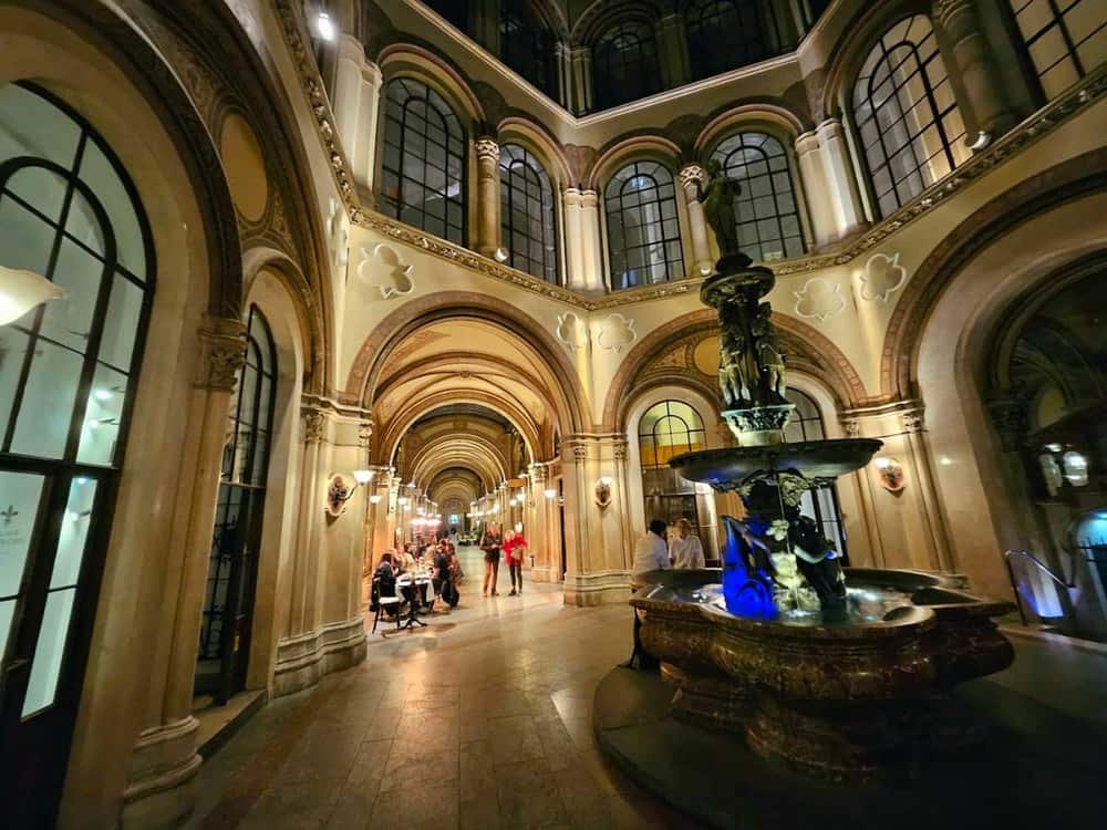 Palais Ferstel — 2