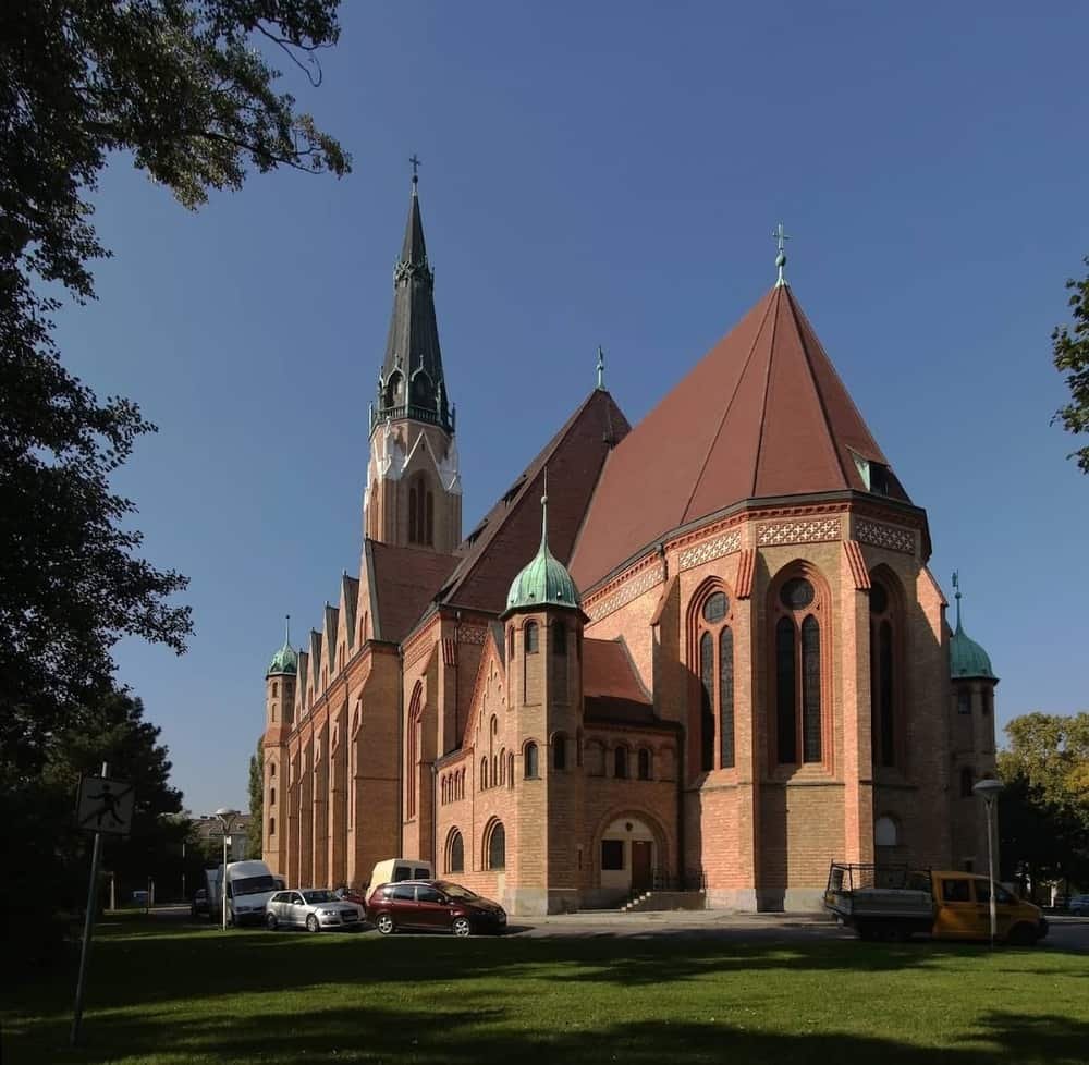 St. Leopold's Church, Donaufeld — 3