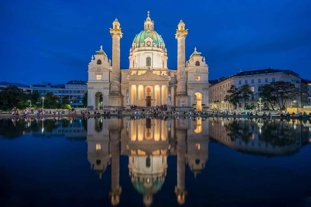 Teich vor der Karlskirche