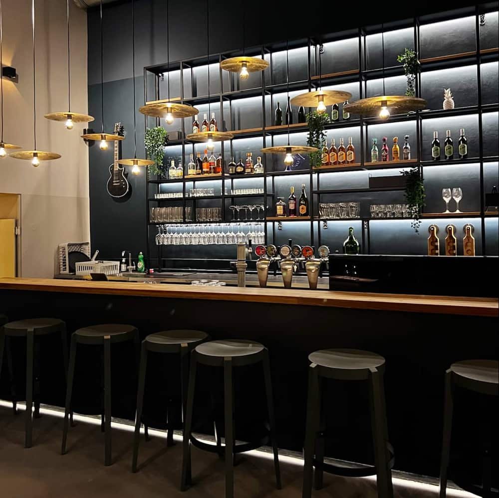 achtundzwanzig bar