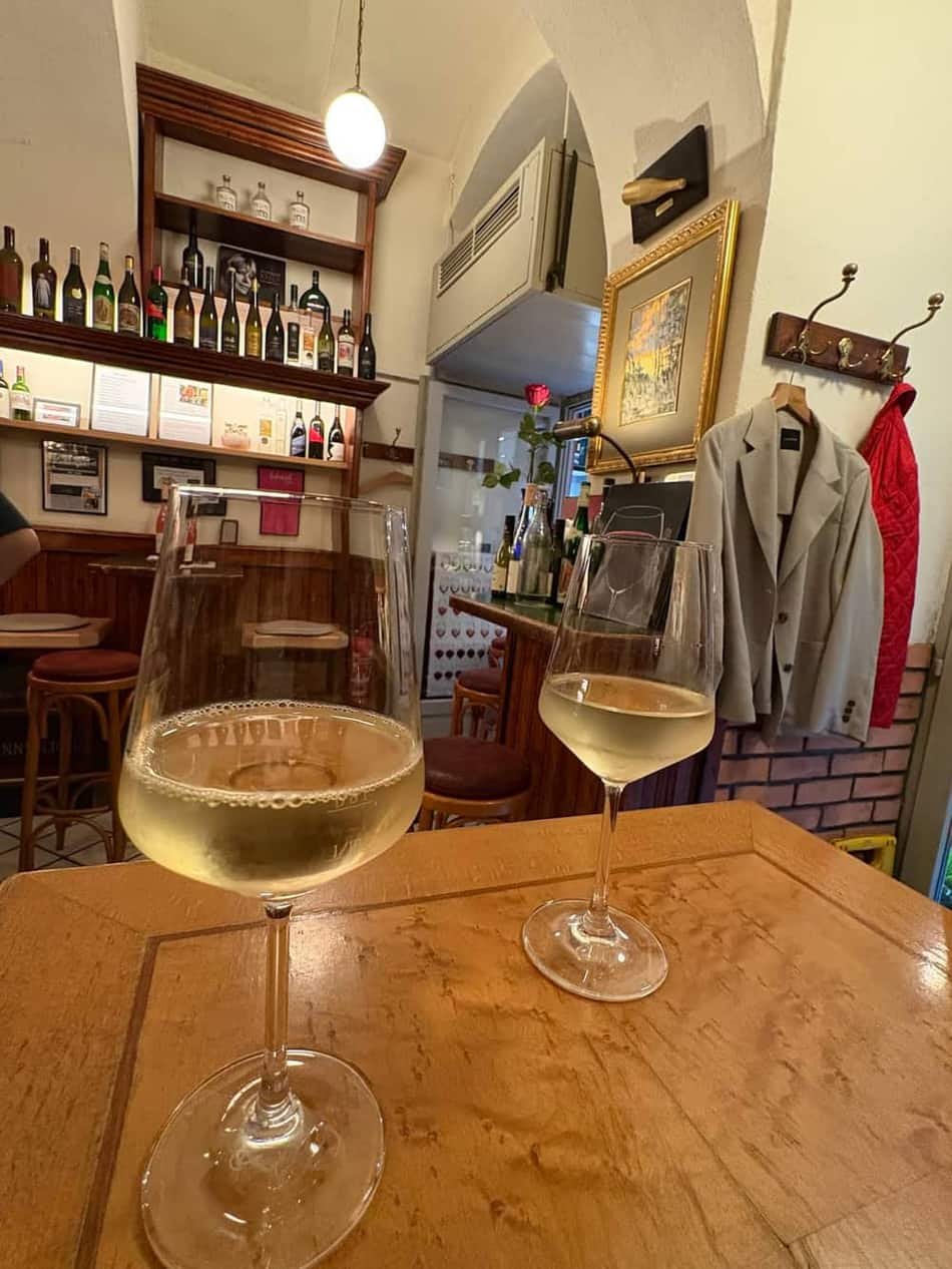 VIS A VIS - Weinbar — 3