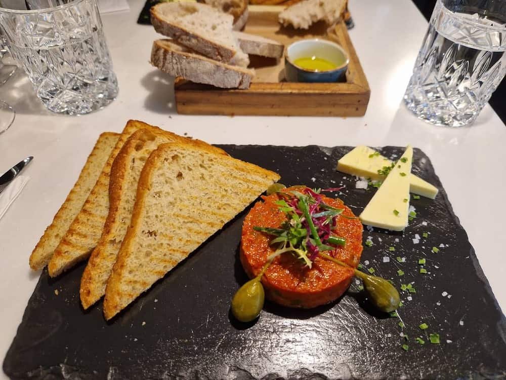 WEIN & CO Wien Hietzing – Weinbar & Shop — 2