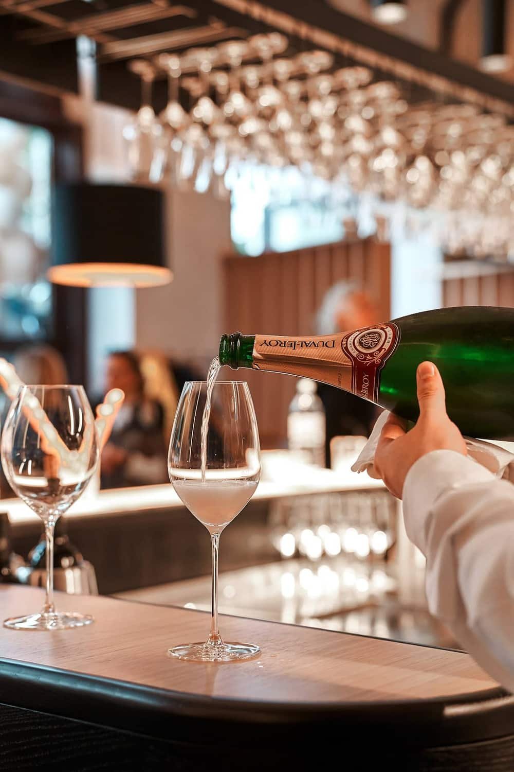 WEIN & CO Wien Schottentor – Weinbar & Shop — 2