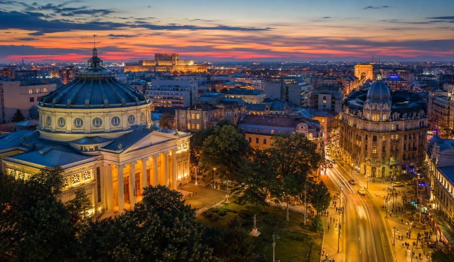 Bucureștiul la apus: Ateneul Român și Calea Victoriei